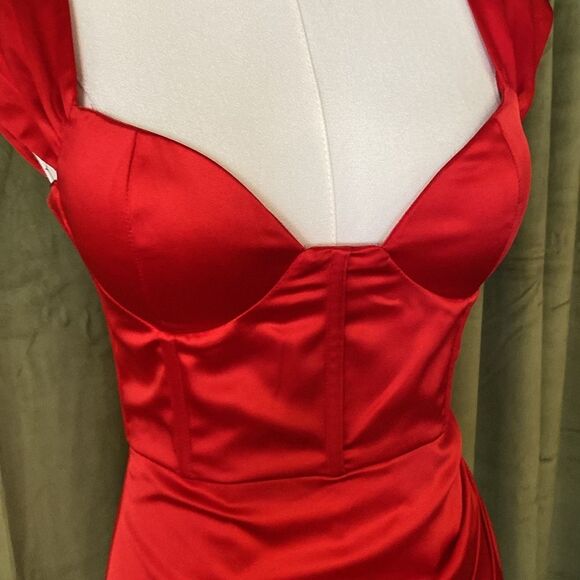 Miss CircleElegant Red satin Off-Shoulder Dress, XS - Picture 9 of 13